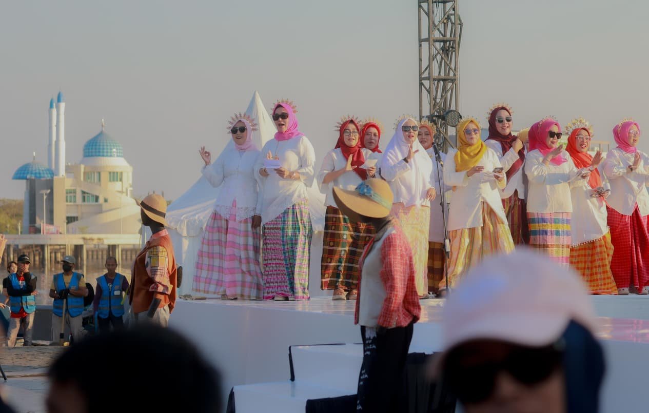 Barru Pride Warnai Attayang Sunset di Pantai Losari, Angkat Kisah Colliq Pujie