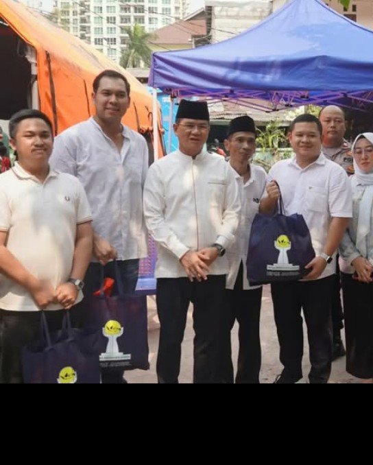 Pemkot Jaksel Dan HIPMI Salurkan 215 Paket Sembako Untuk Korban Kebakaran Kebayoran Lama