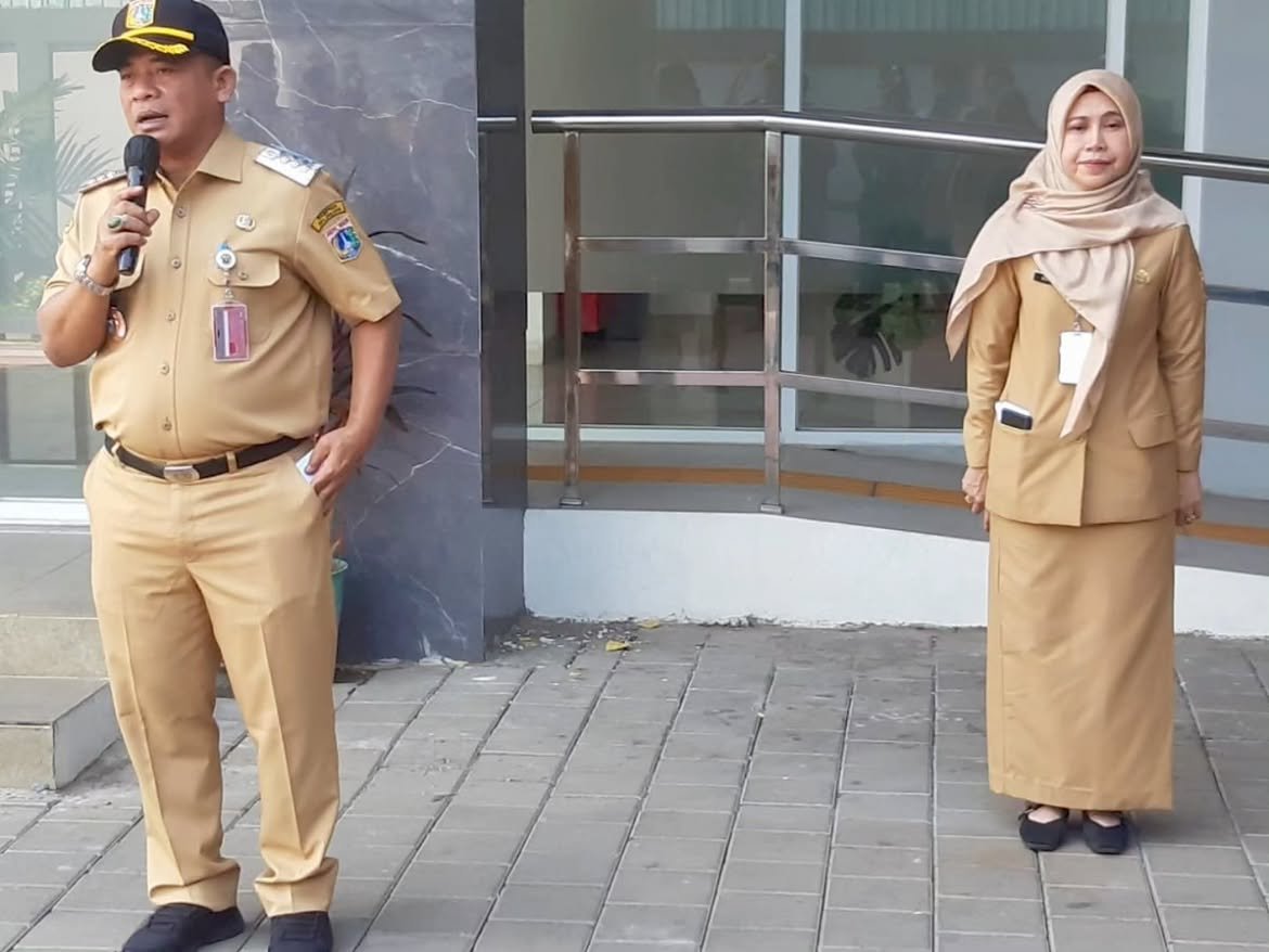 Camat Kebayoran Lama Buka Pendampingan Pemasangan Tanda Penunggak Pajak Daerah